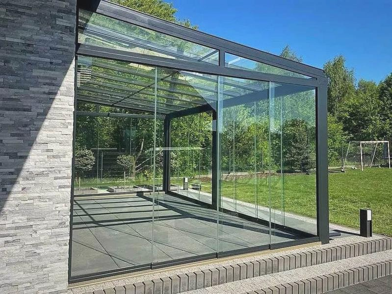 Jak zabudować taras szkłem – pomysły, koszty i praktyczne rozwiązania